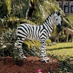 Design Toscano Zairen, The Zebra Sculpture - Multicolored